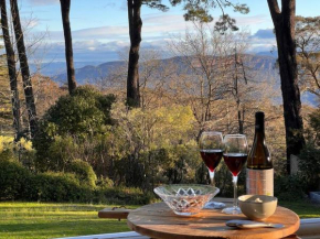 Carramar House - stunning mountain views on the edge of the National Park